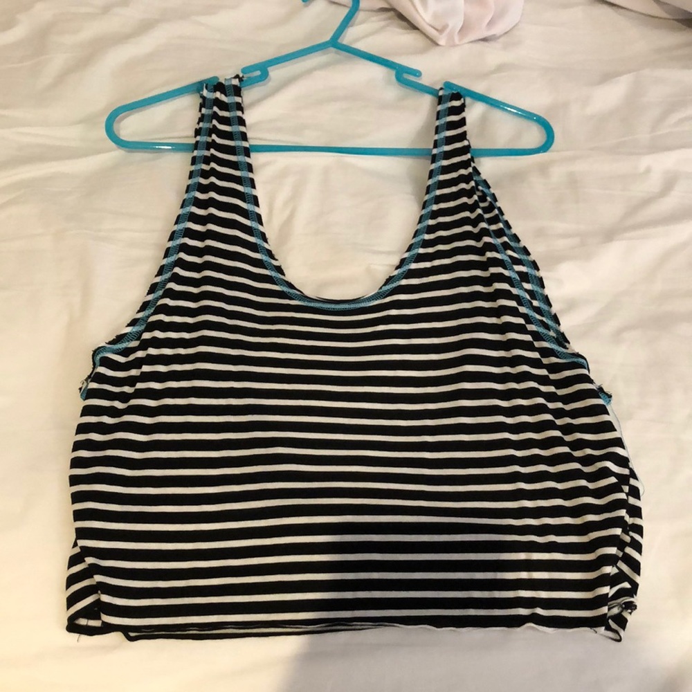 Cut out back crop top LF